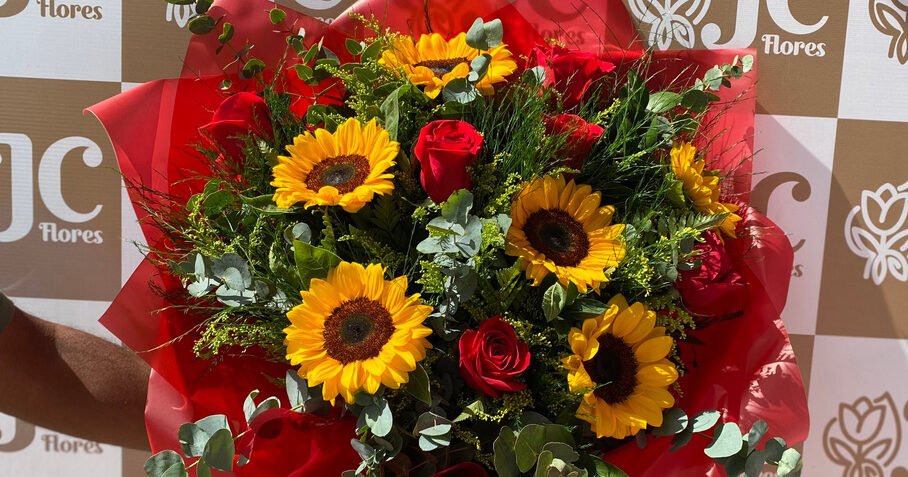Buquê de girassóis e rosas vermelhas da JC Flores